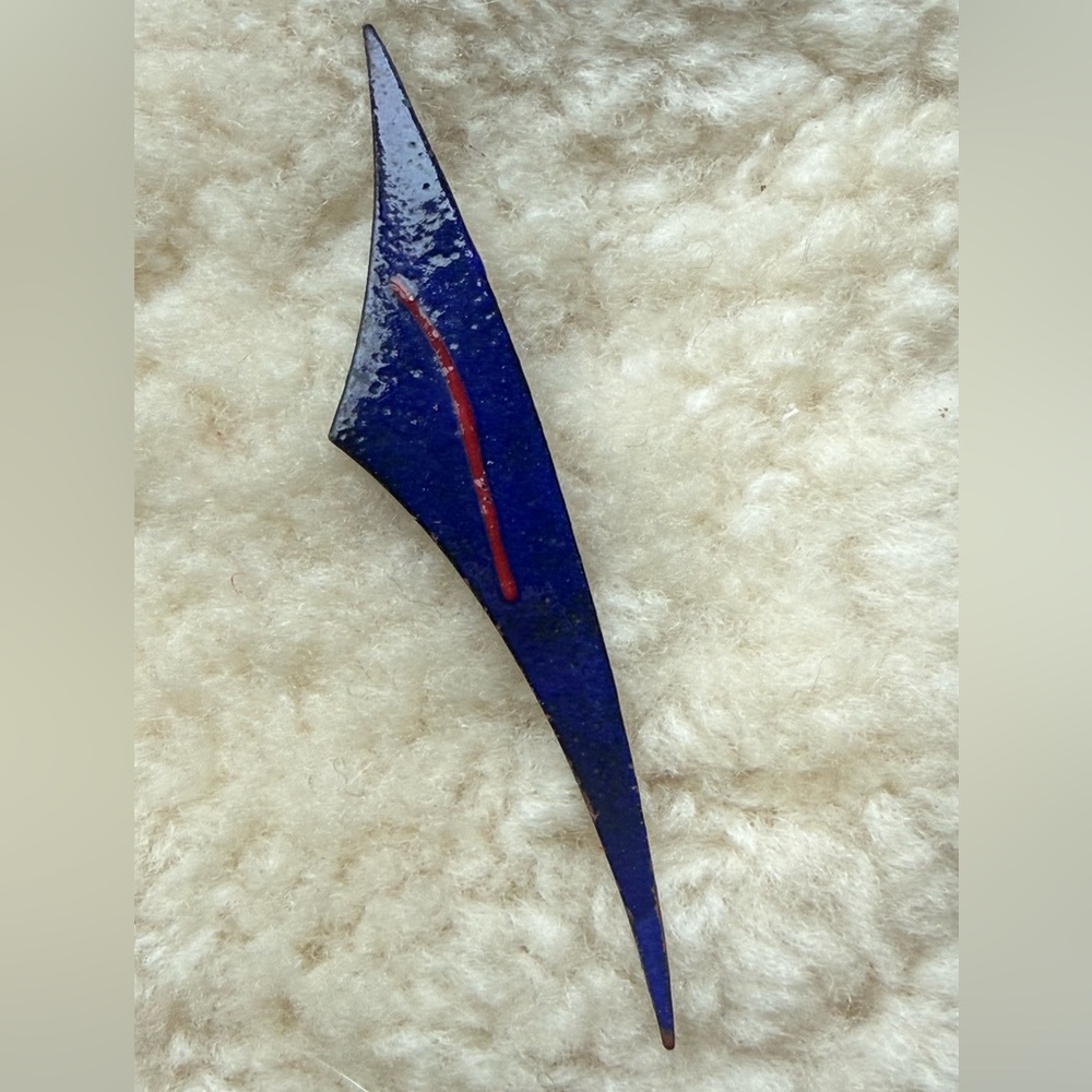 Vintage copper enamel pin. Dark blue with red line. Artisan made. - Picture 3 of 6